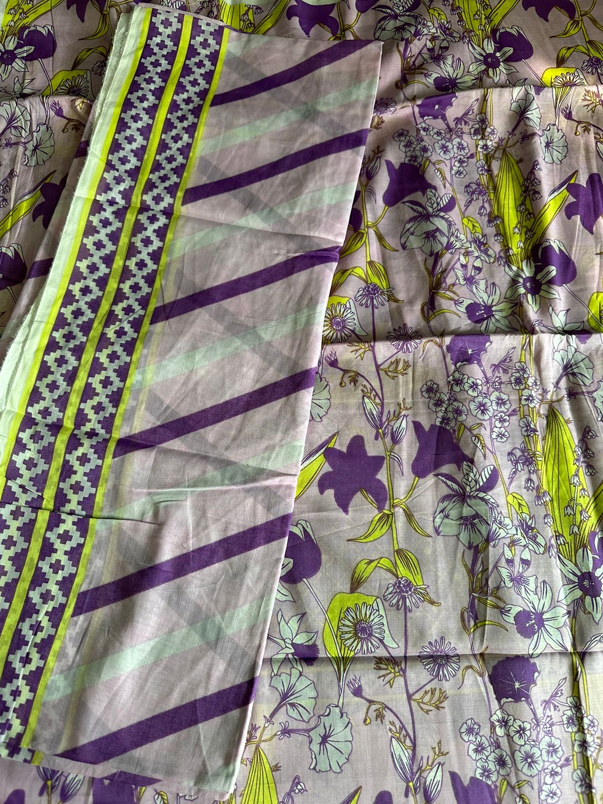 Lawn 3 Piece Fabric by Zamaan textiles